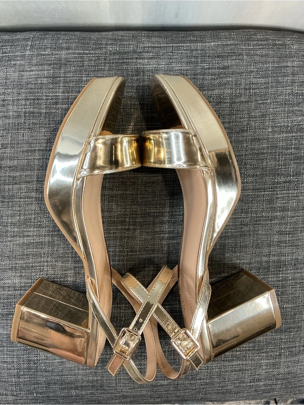NIB Bandolino Gold Pennie3 Metallic Platform Block Heel Sandals Size 11